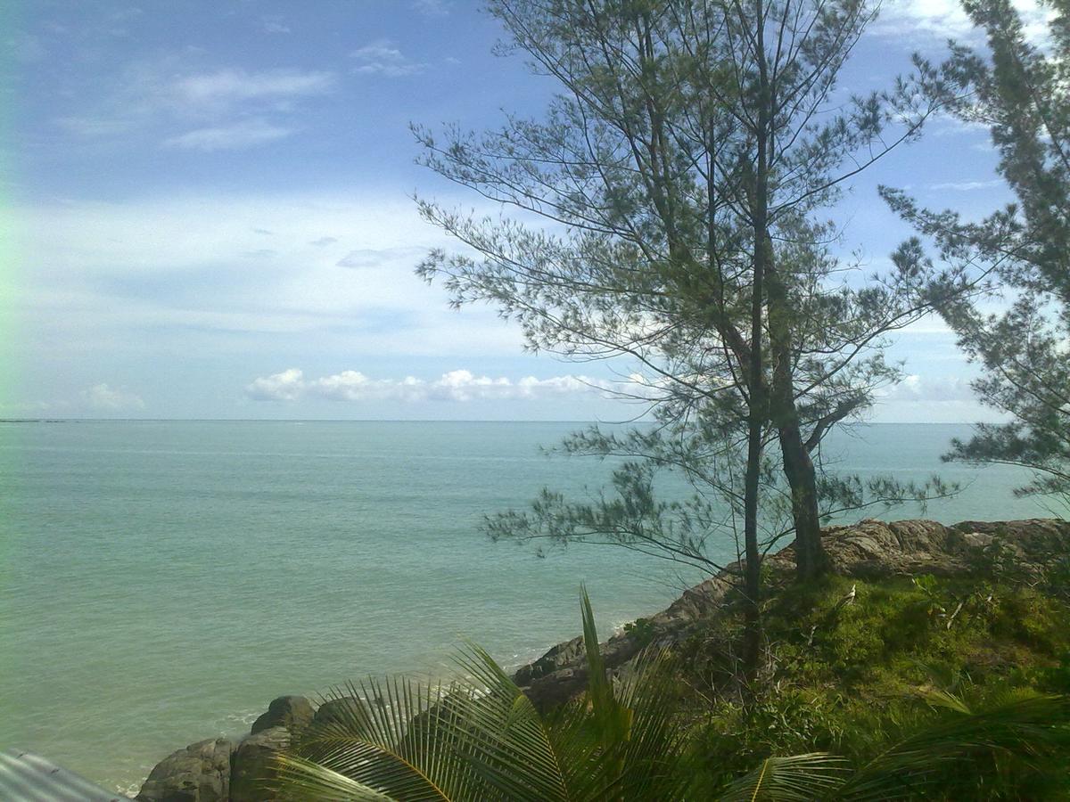 Pandan Beach Homestay Kampong Pandan Exterior photo